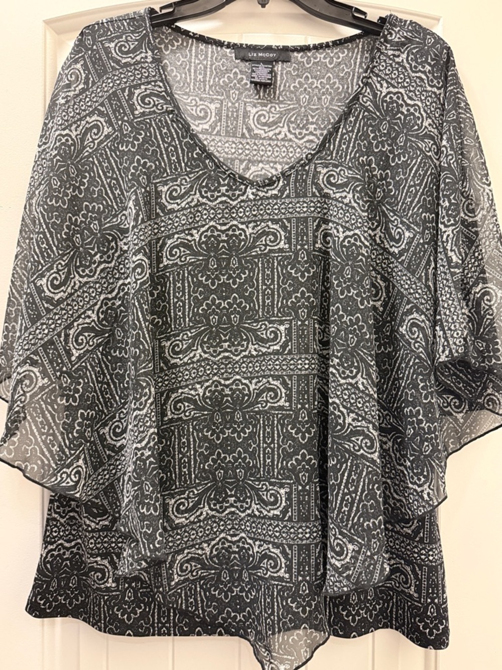 Liz McCoy Black and White Printed Flutter-Sleeve Blouse